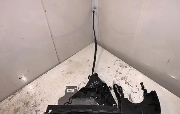 Volvo S40 Front door lock 30753655 D4551