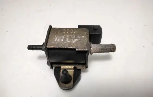 Volkswagen Golf III Starter motor/solenoid 028906283J