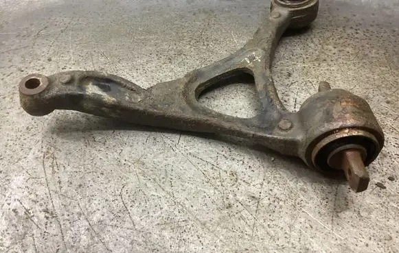 Front lower control arm/wishbone