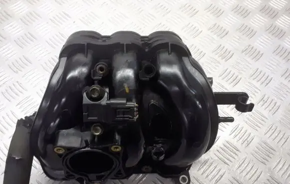 Peugeot 107 Intake manifold