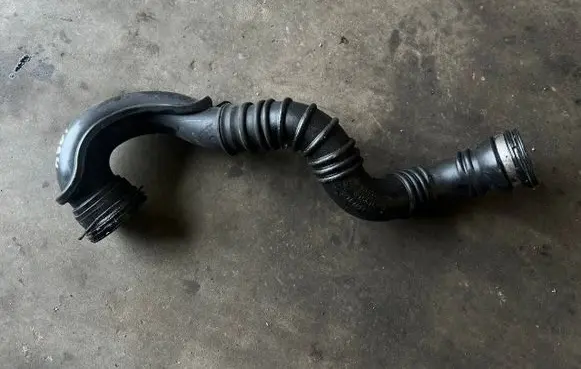 Intercooler hose/pipe