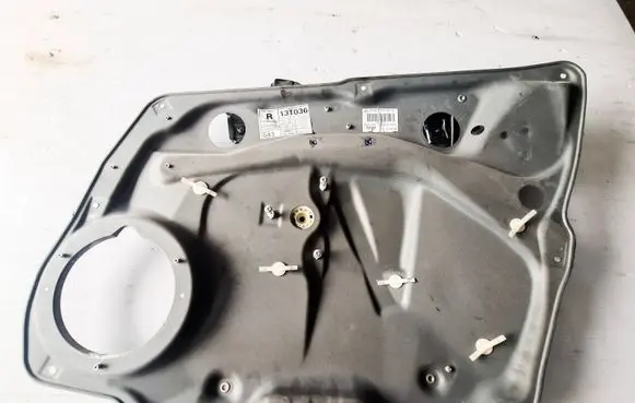Mercedes-Benz B W245 Front door manual window regulator A1697200279