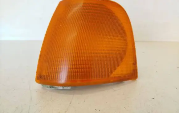 Audi 100 200 5000 C2 Front indicator light 443953049