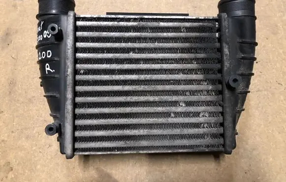 Seat Exeo (3R) Intercooler air channel guide 8E0145806Q