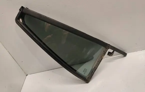 Volvo XC90 Rear vent window glass 43R001582