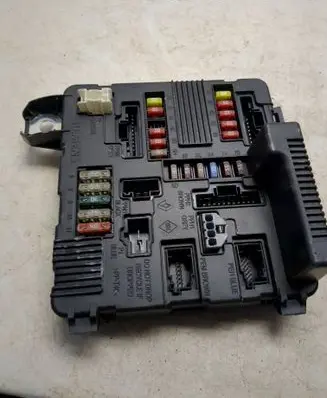 Renault Megane II Fuse module S118399300L 8200306033C