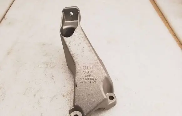 Audi A4 S4 B6 8E 8H Engine mounting bracket 8E0199307A