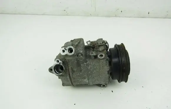 Volkswagen PASSAT B5.5 Air conditioning (A/C) compressor (pump) 8D0260808