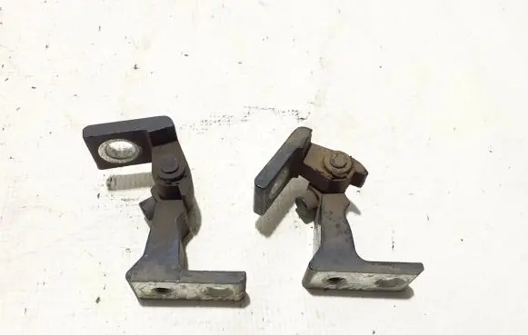 Volkswagen Touareg II Front door upper hinge 8K0831401G
