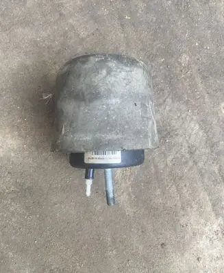 Volkswagen Phaeton Engine mount bracket