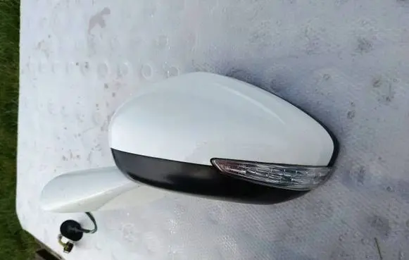 Citroen C4 II Picasso Front door electric wing mirror 
