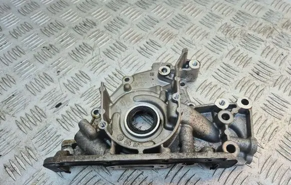 Volkswagen PASSAT B8 Oil pump 04E115105BT 04E115109AC