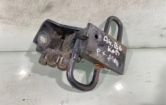 Audi A4 S4 B6 8E 8H Front door lower hinge 8n0831411