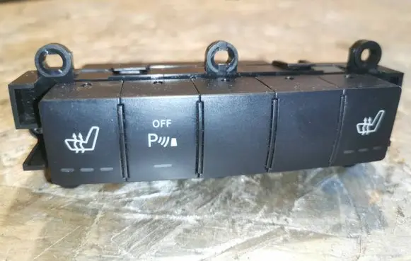 Mercedes-Benz B W245 Seat heating switch 1698209010 30471010339421