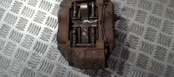 Toyota Land Cruiser (J100) Front brake caliper
