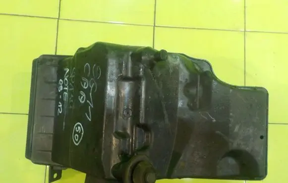 Nissan Note (E11) Air filter box 