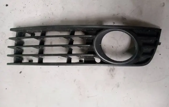 Audi A4 S4 B6 8E 8H Front bumper lower grill 8E0807681