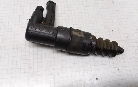 Audi A4 S4 B5 8D Clutch slave cylinder 8E0721257A