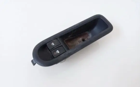 Renault Twingo II Electric window control switch 8200356513