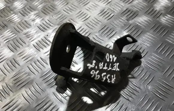 Volkswagen Jetta II Engine mounting bracket