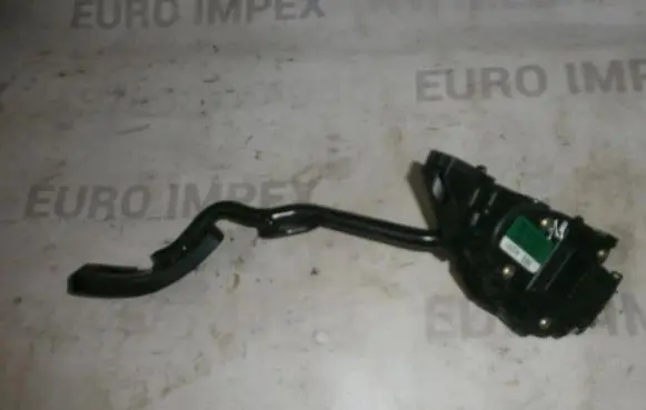 Volkswagen PASSAT B5 Accelerator throttle pedal 8d2721523b 6pv00802609