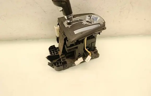 Opel Antara Gear shifter/selector 12B02A