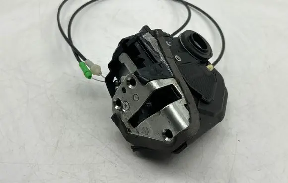 Toyota Verso Rear door lock