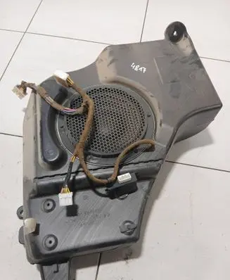 Jeep Compass Subwoofer speaker 05064979AA 26777T