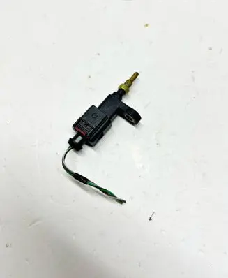 Volkswagen Polo VI Coolant temperature sensor 8K0973702D