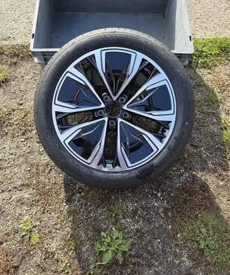 Audi A5 R18 alloy rim 8B3601025E