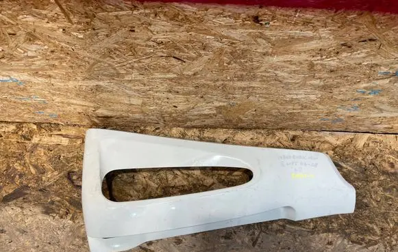 Iveco Daily 35.8 - 9 Bonnet wind deflector 504116067EZ R1872-M