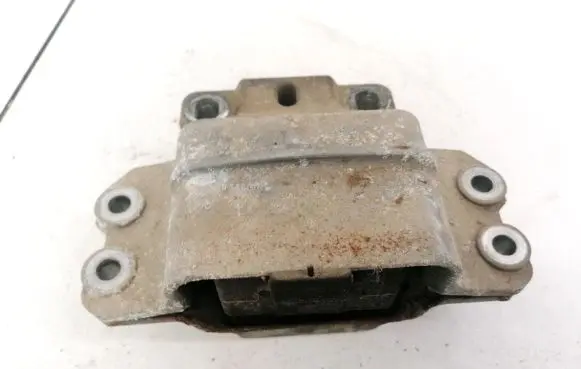 Volkswagen Touran I Engine mount bracket 1K0199555