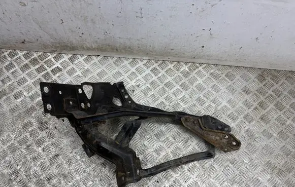 Headlight/headlamp mounting bracket