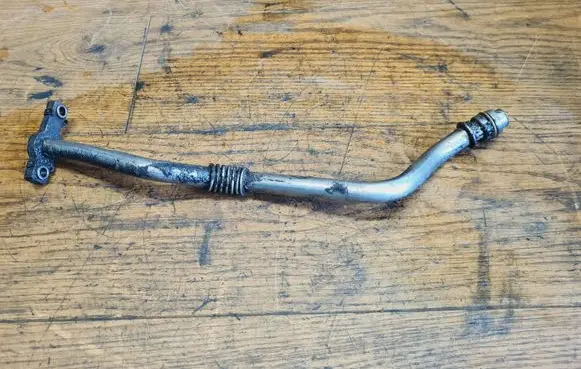 Engine coolant pipe/hose
