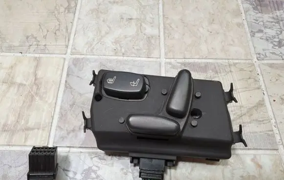 Chrysler Pacifica Seat control switch 0YD10TRMAD 2883