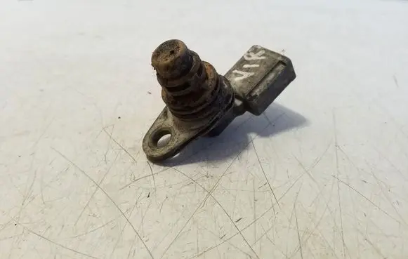 Volkswagen Golf V Camshaft position sensor 030907601D