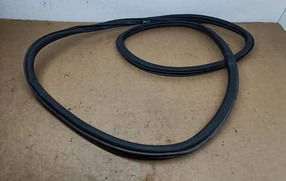 Rear door rubber seal (on body)