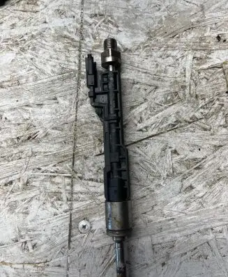 BMW X5 F15 Fuel injector 13647639994