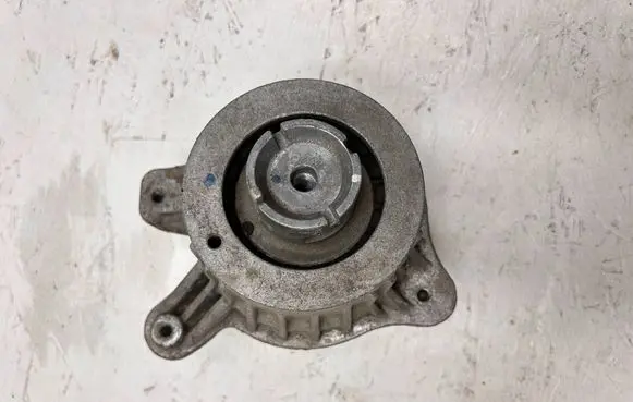 Mercedes-Benz E W213 Engine mount bracket A2132400700