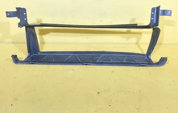 Volvo V50 Intercooler air guide/duct channel 114KM