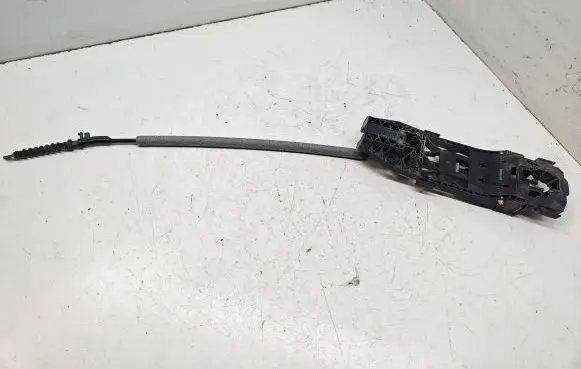 Volkswagen Touareg II Front door exterior handle/bracket 7P0837017