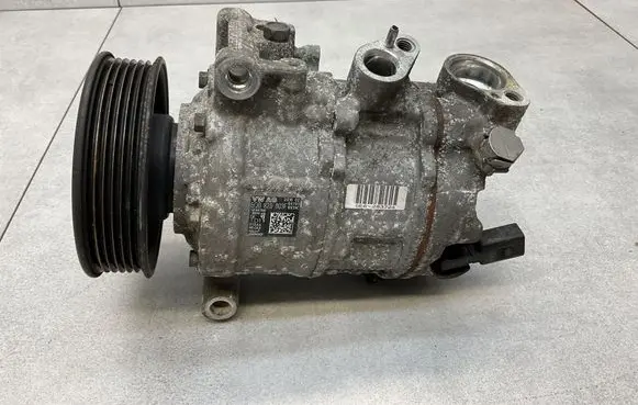 Volkswagen PASSAT B8 Air conditioning (A/C) compressor (pump) 5Q0820803F