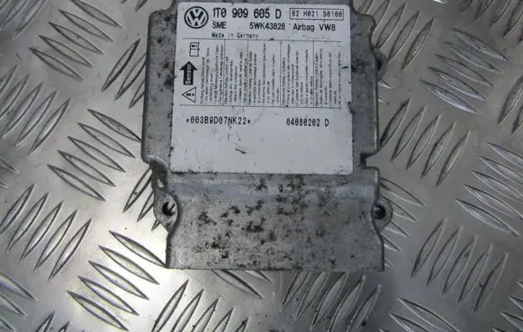 Volkswagen Touran I Airbag control unit/module 1T0909605D 5WK43828