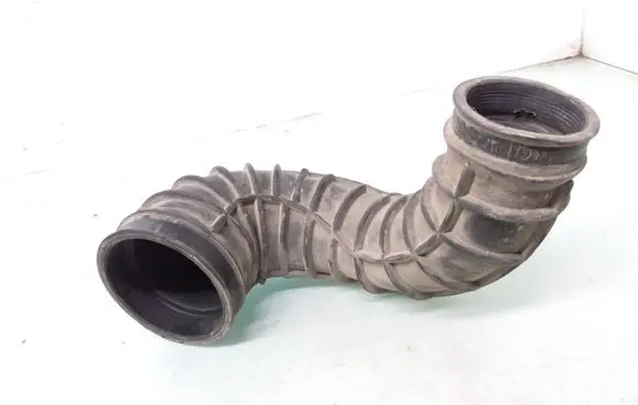 Volvo XC70 Turbo air intake inlet pipe/hose 08634143