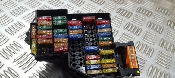 Porsche Cayenne (9PA) Fuse box set 7l0941828 7l0941824