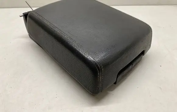 Volkswagen Touareg I Armrest 