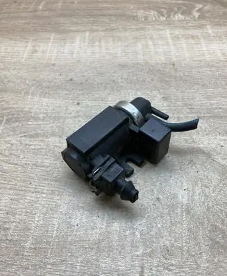 BMW 5 E39 Turbo solenoid valve 2247906 72279600