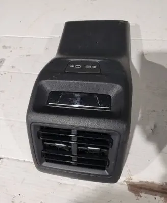 Rear air vent grill