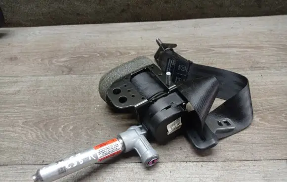 Volvo C30 Rear seatbelt 30642227