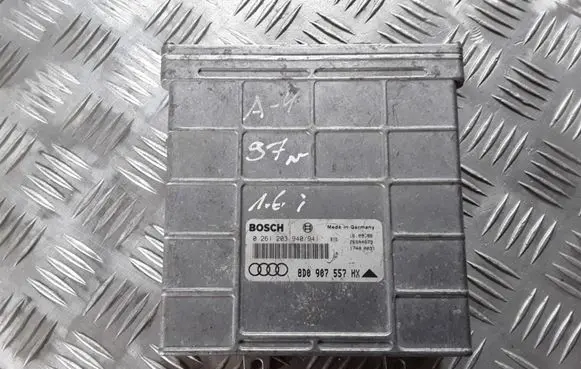 Audi A4 S4 B5 8D Engine control unit/module 0261203940941 8D0907557HX 26SA4679